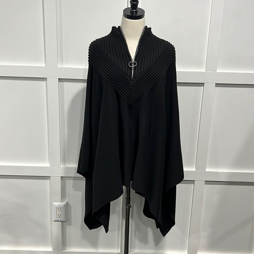 NWT Maje Black Wool Zipper Cape, l